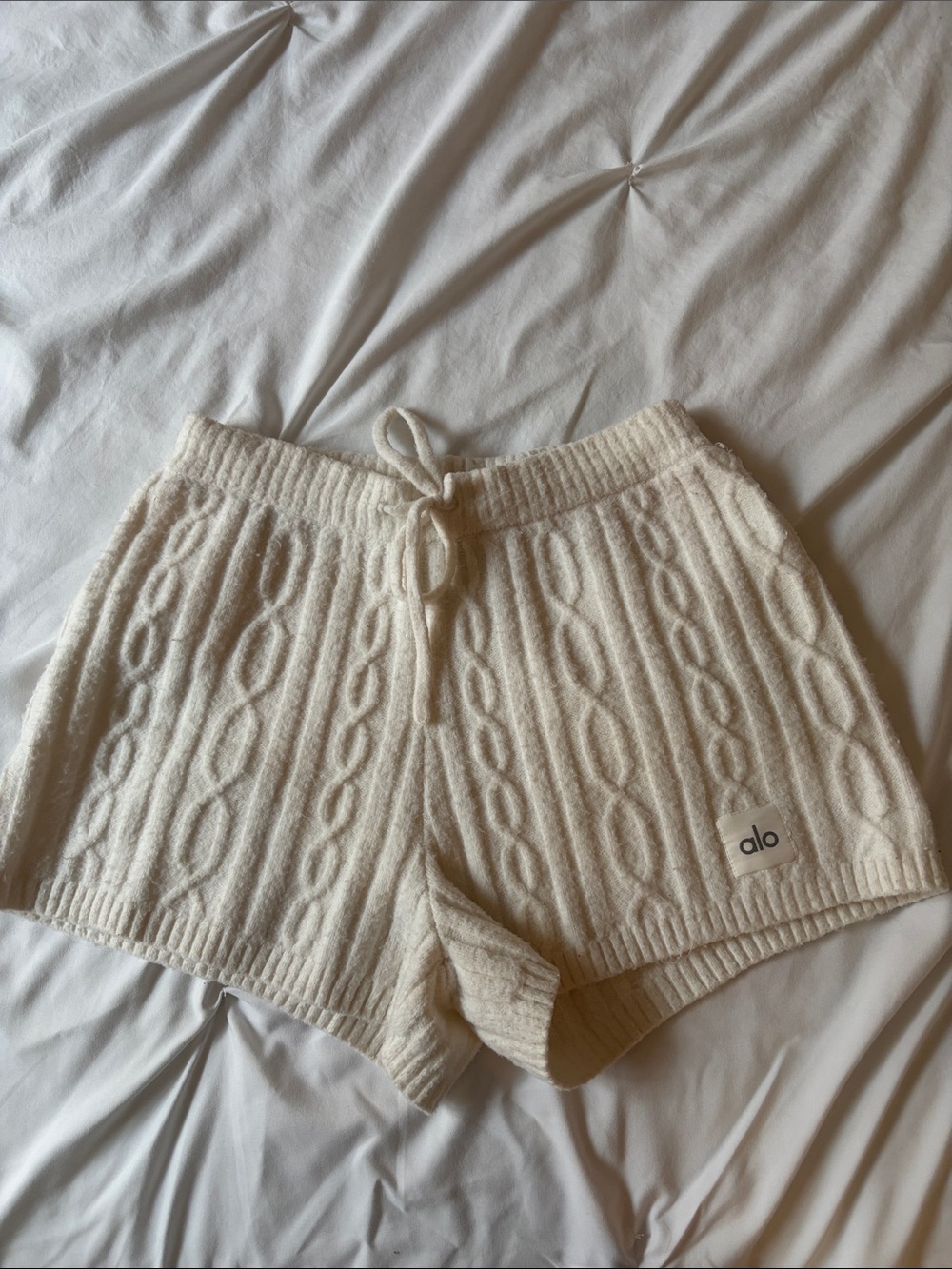ALO Yoga Cream Cable Knit Lounge Athletic Shorts